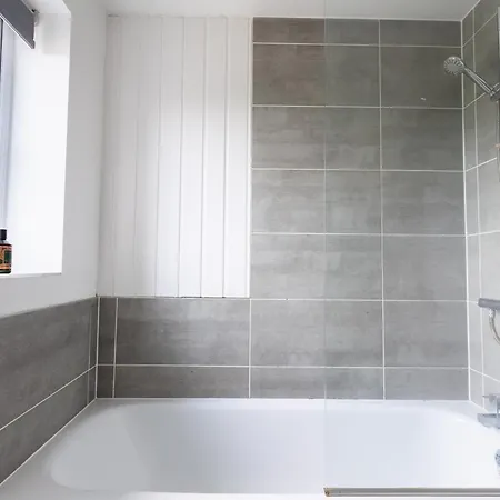 Spacious 4-Bedroom Home Near City Centre With Parking Nottingham Exterior photo