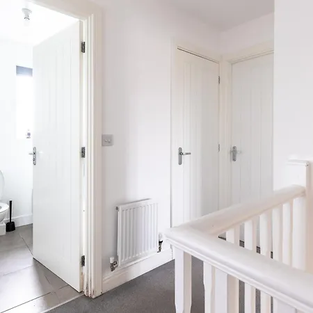 Spacious 4-Bedroom Home Near City Centre With Parking Nottingham Exterior photo