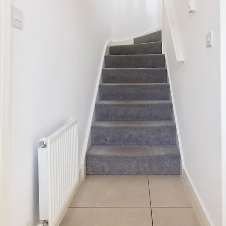 Spacious 4-Bedroom Home Near City Centre With Parking Nottingham Exterior photo