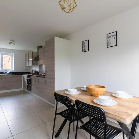 Spacious 4-Bedroom Home Near City Centre With Parking Nottingham Exterior photo