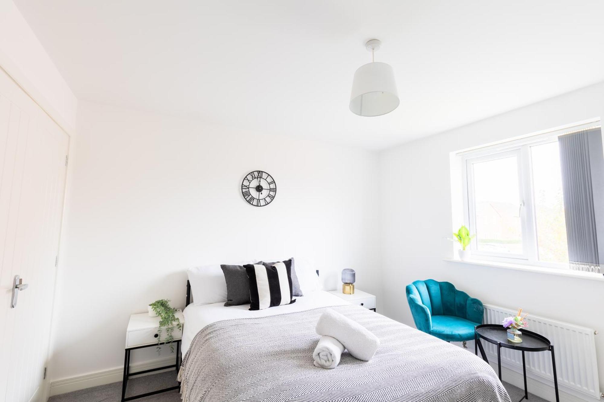 Hébergement de vacances Spacious 4-bedroom Near Centre With Parking *