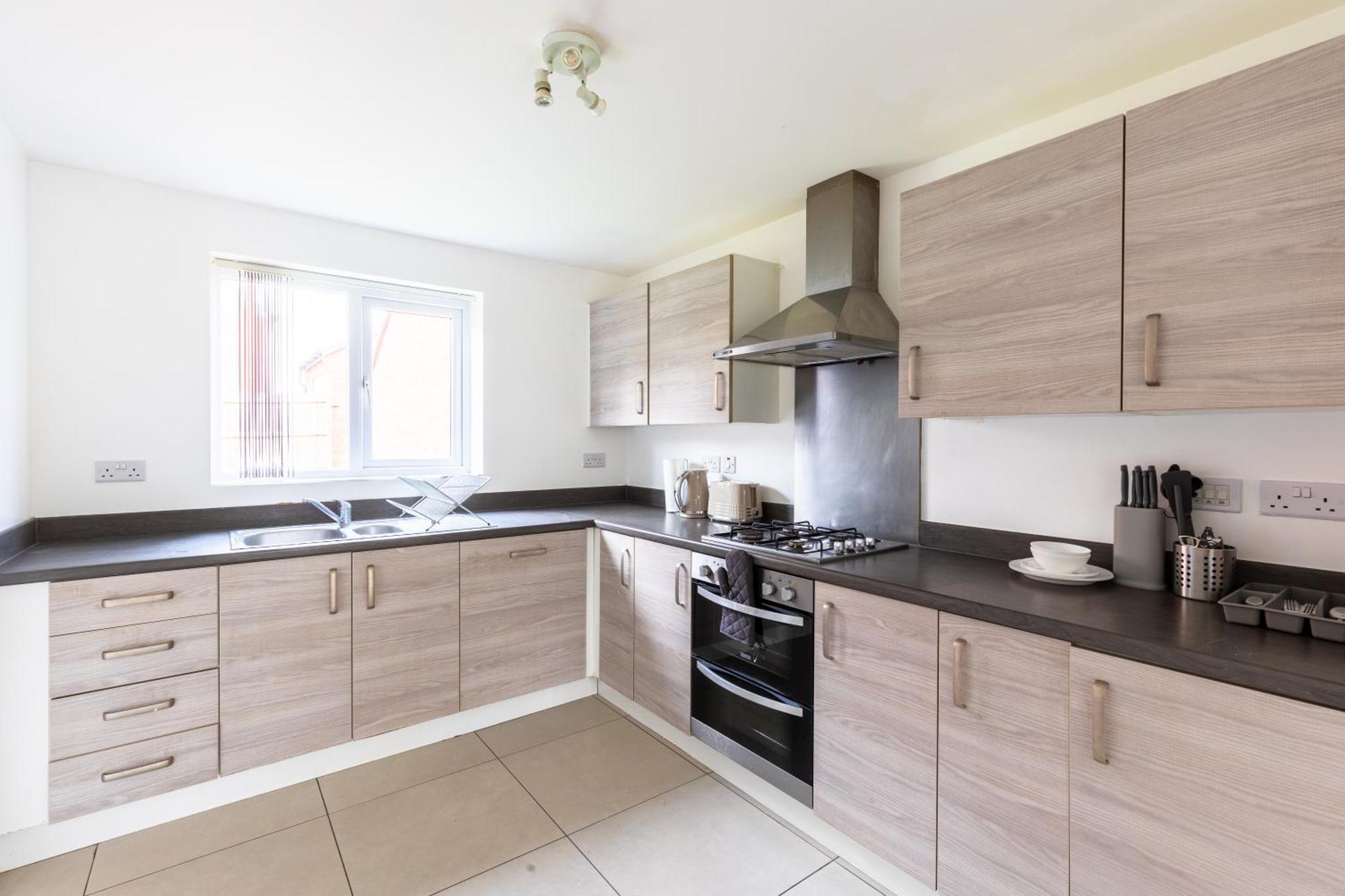 Spacious 4-bedroom Near Centre With Parking Hébergement de vacances