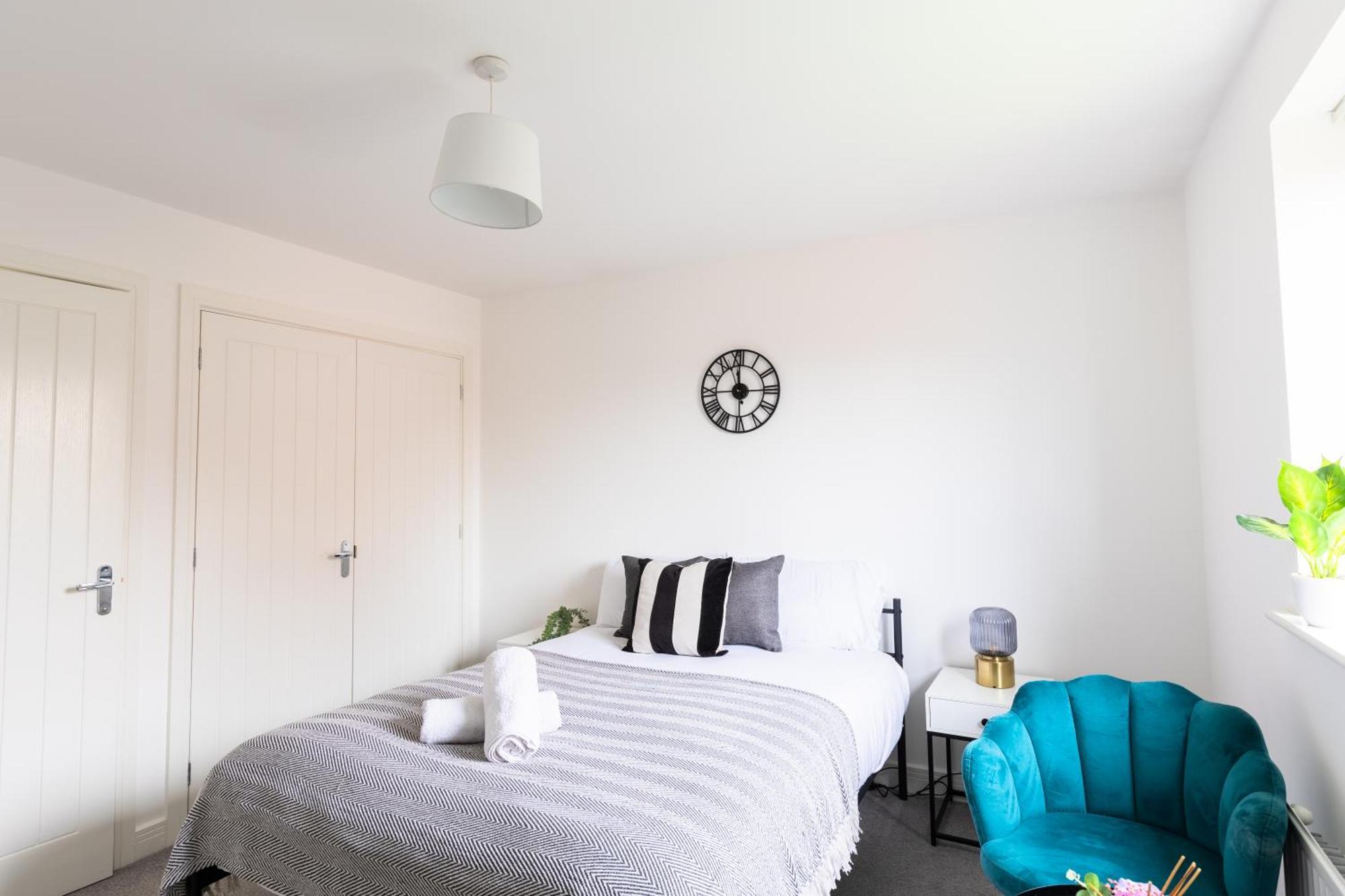 Hébergement de vacances Spacious 4-bedroom Near Centre With Parking *