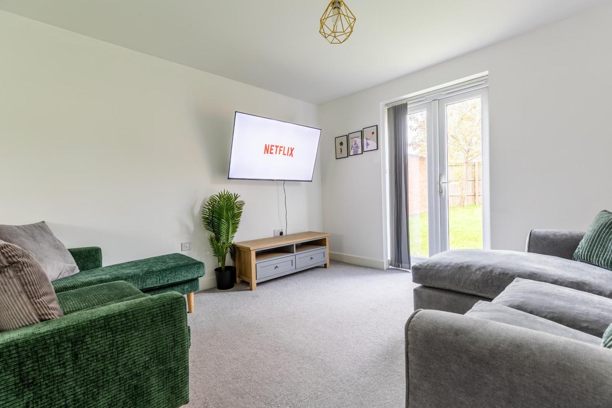 Spacious 4-bedroom Near Centre With Parking Hébergement de vacances *