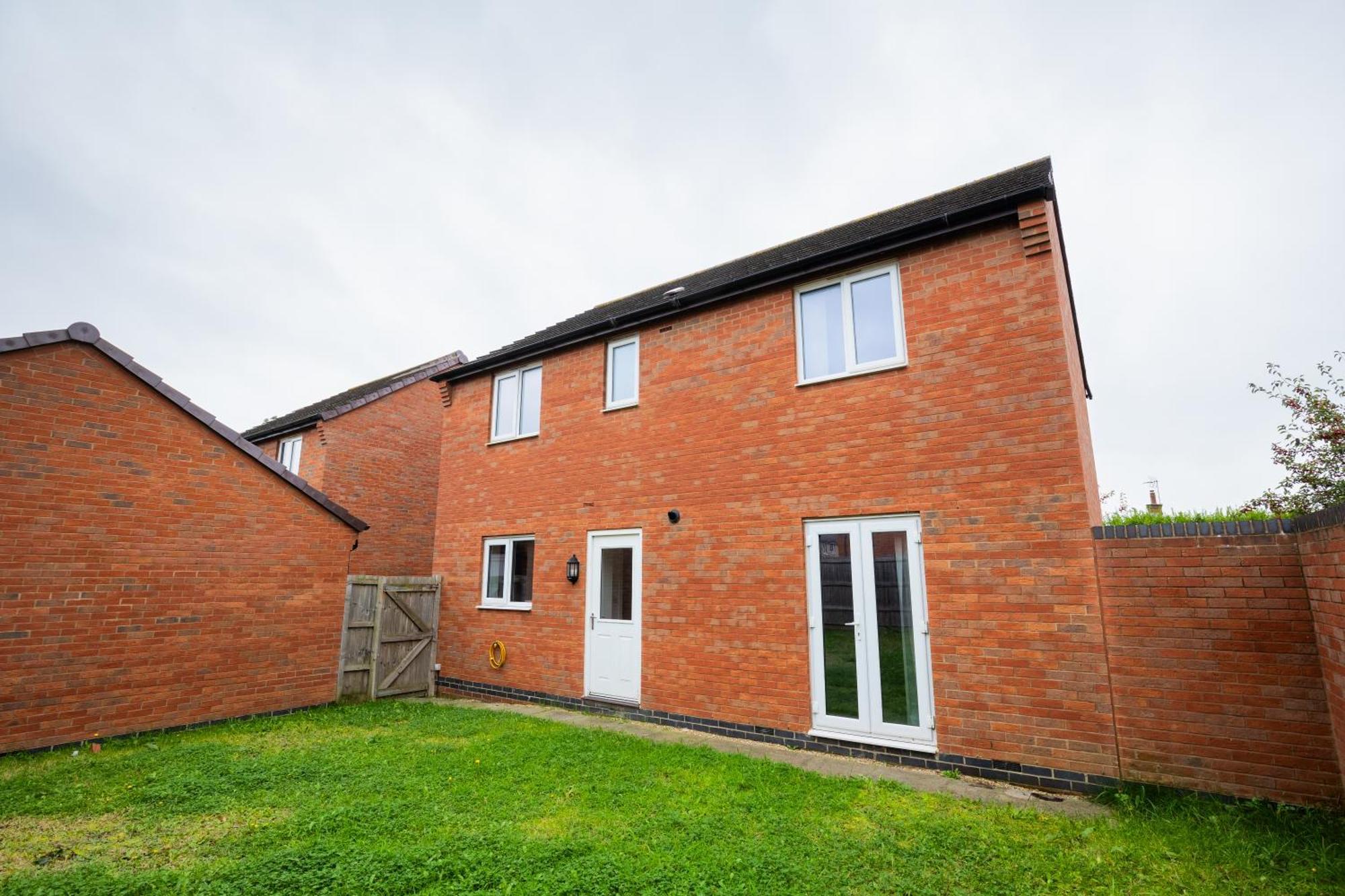 Spacious 4-bedroom Near Centre With Parking Hébergement de vacances *