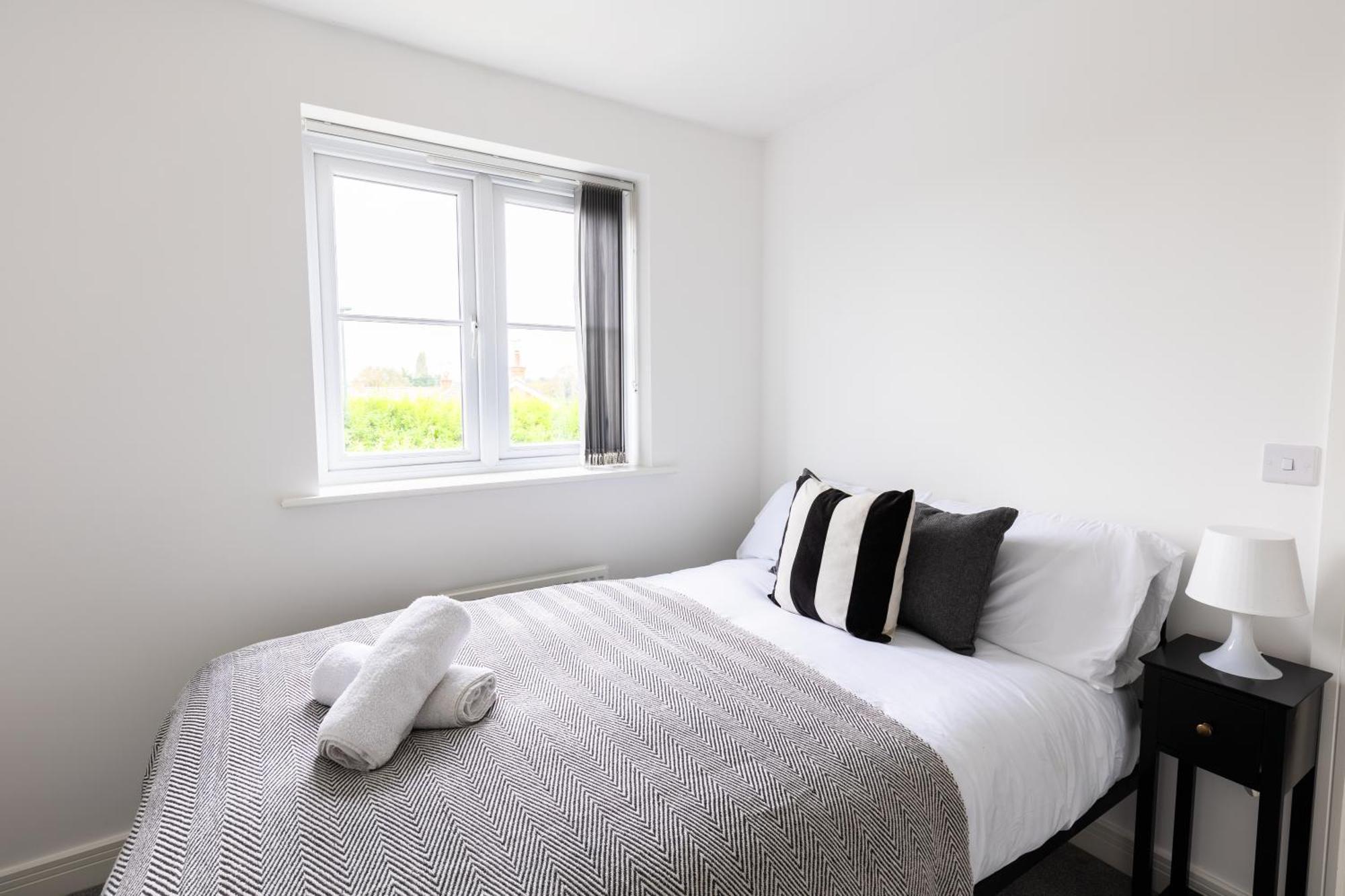 Hébergement de vacances Spacious 4-bedroom Near Centre With Parking *