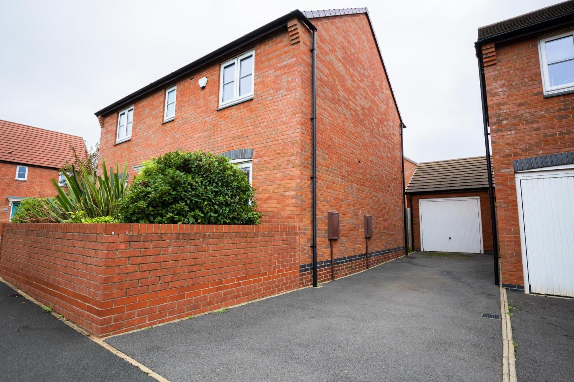Spacious 4-bedroom Near Centre With Parking Hébergement de vacances