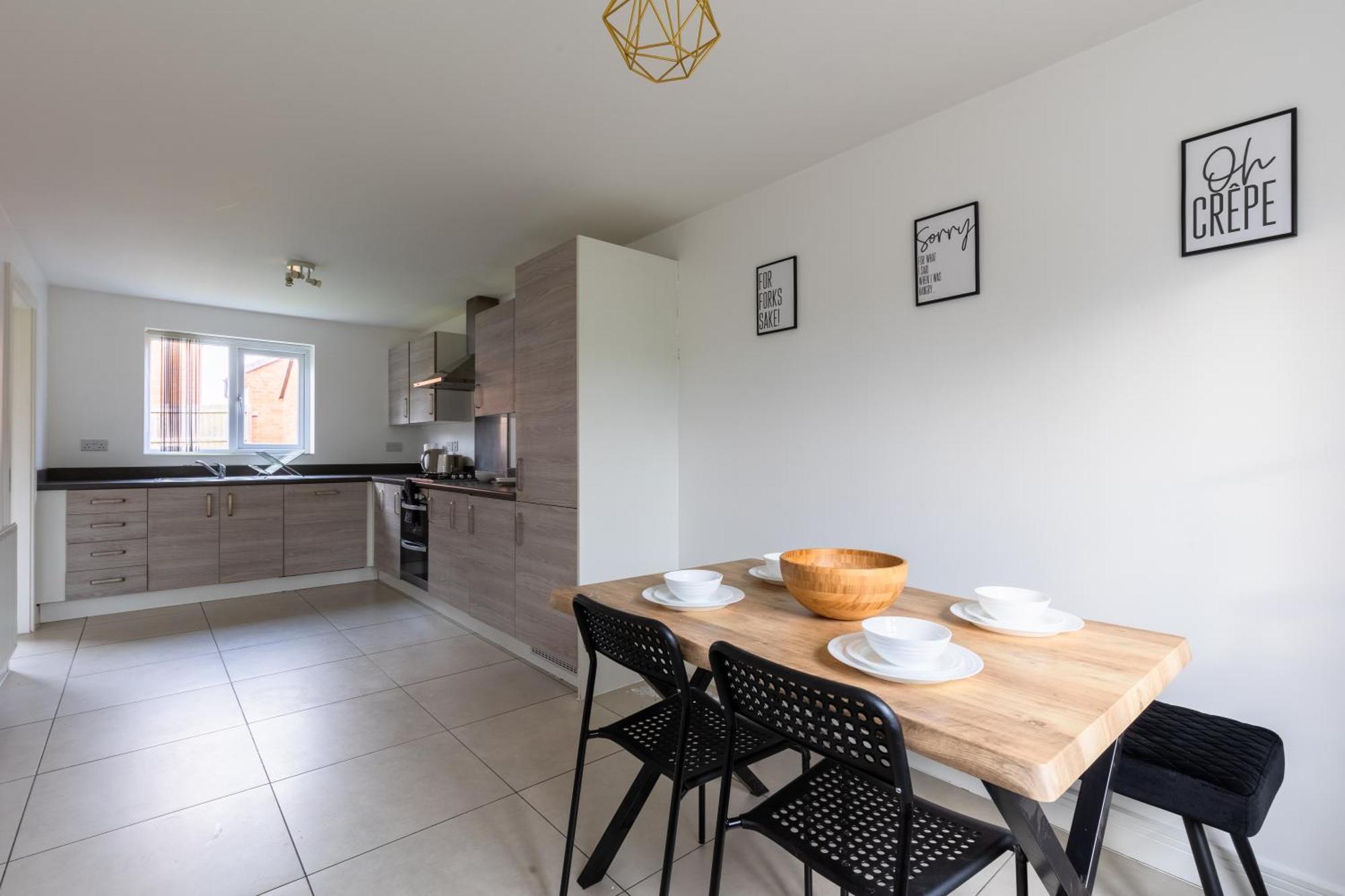 Holiday home Spacious 4-bedroom Near Centre With Parking Nottingham